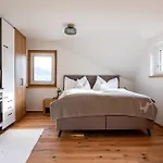 Aparthotel Bergrast - Charming & Summercard 4*