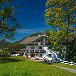 Bergrast - Charming Countryhouse&summercard Aparthotel 4*