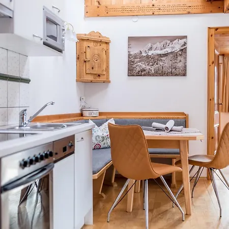 Landhaus & Ferienwohnungen Bergrast 4*