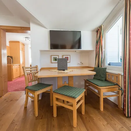 & Bergrast Aparthotel 4*