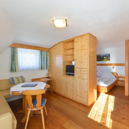 Landhaus & Ferienwohnungen Bergrast Ξενοδοχείο με διαμερίσματα 4*