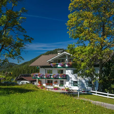 Landhaus & Ferienwohnungen Bergrast Ξενοδοχείο με διαμερίσματα 4*