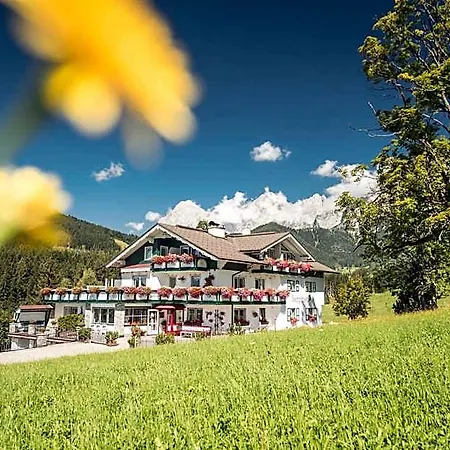 Aparthotel Bergrast - Charming Countryhouse&summercard 4*