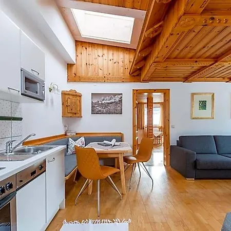 Aparthotel Bergrast - Charming Countryhouse&summercard 4*