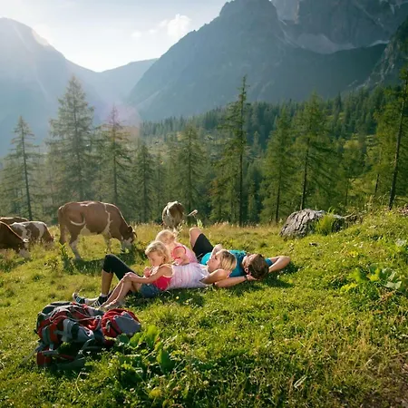 Landhaus & Ferienwohnungen Bergrast Ξενοδοχείο με διαμερίσματα Ramsau am Dachstein