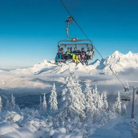 Ξενοδοχείο με διαμερίσματα Landhaus & Ferienwohnungen Bergrast 4*