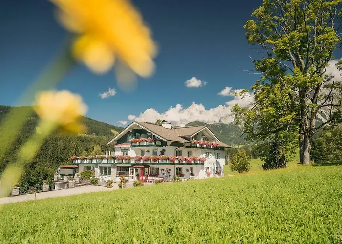 Landhaus & Ferienwohnungen Bergrast Aparthotel 4*